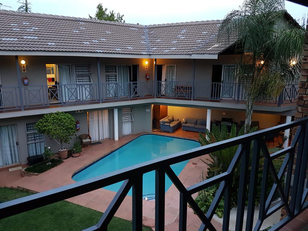 Loerie Guesthouse フッドスプルイト エクステリア 写真